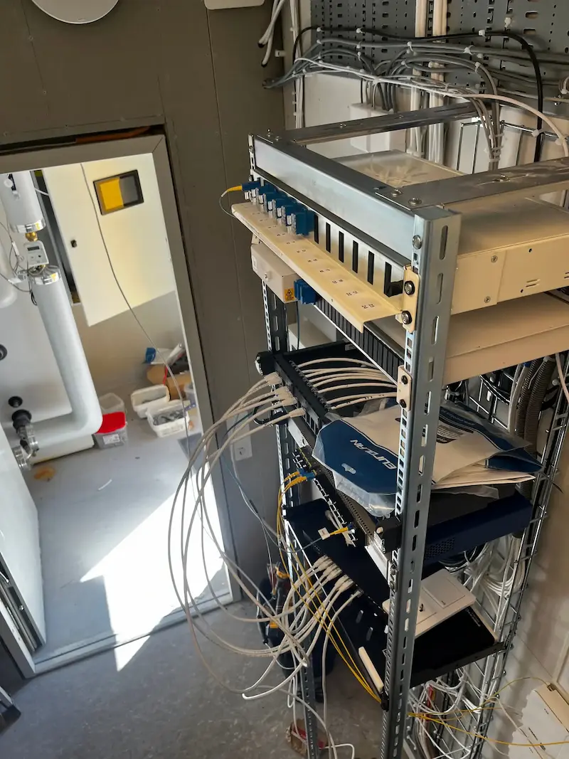 Strukturerat kablage och datanätverk för Brf utfört av elektriker